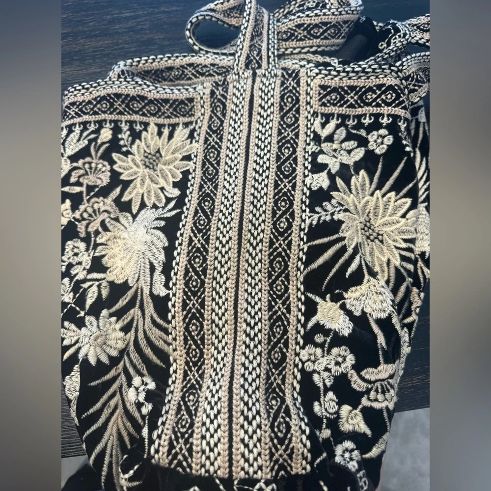 Johnny Was Othilia Elegant Black and Cream Embroidered Tote Bag - Picture 4 of 9